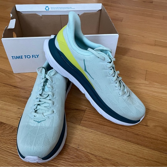 SOLD! New HOKA Men’s Running Mach 4 Sneakers - Picture 2 of 10